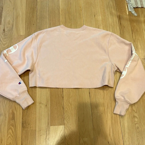 Champion Women’s Sweatshirt Cropped Pink Crewneck Pullover Size Medium - Picture 5 of 7